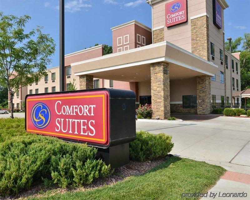 Comfort Suites Topeka Northwest Exterior photo