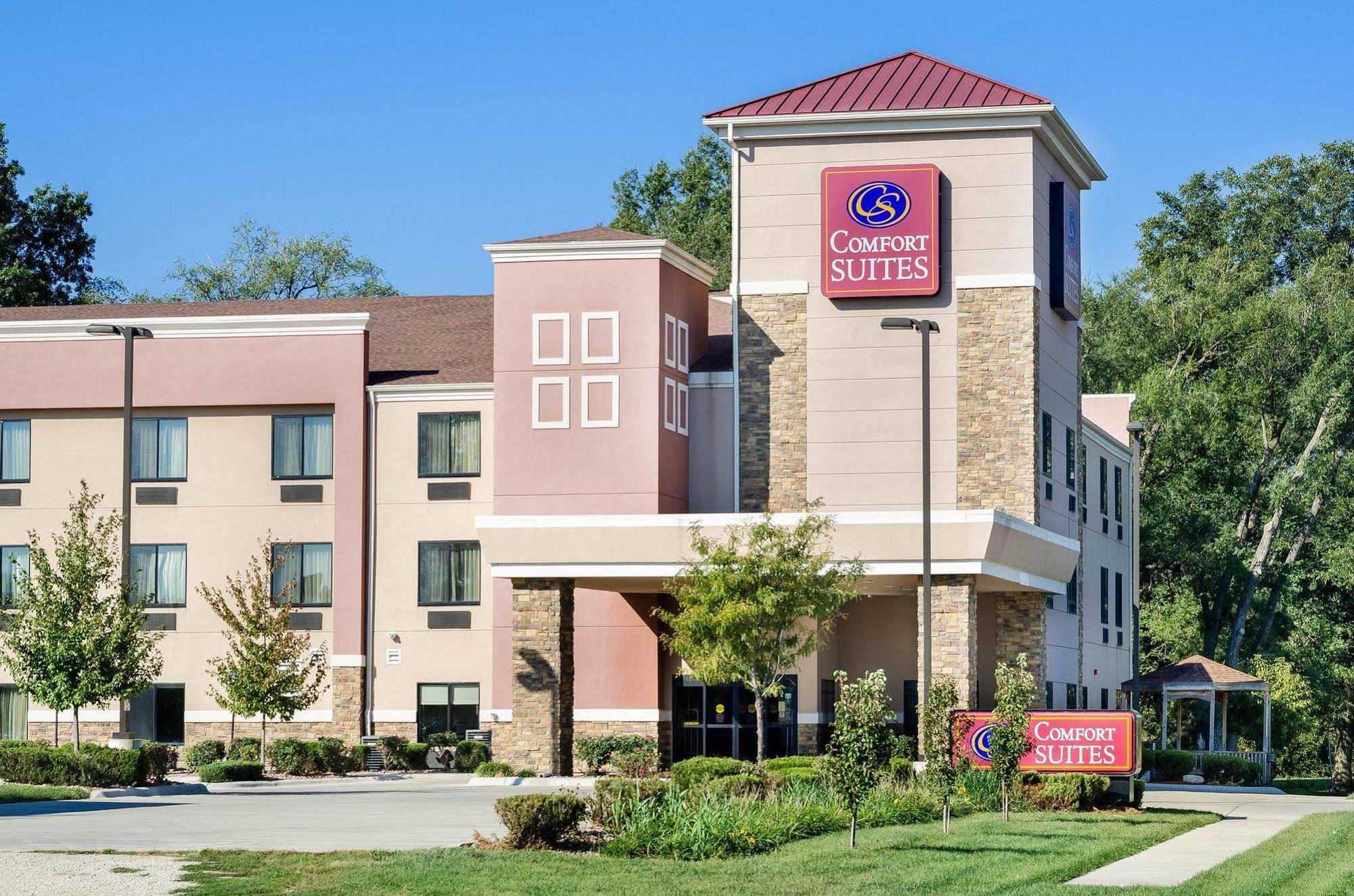 Comfort Suites Topeka Northwest Exterior photo